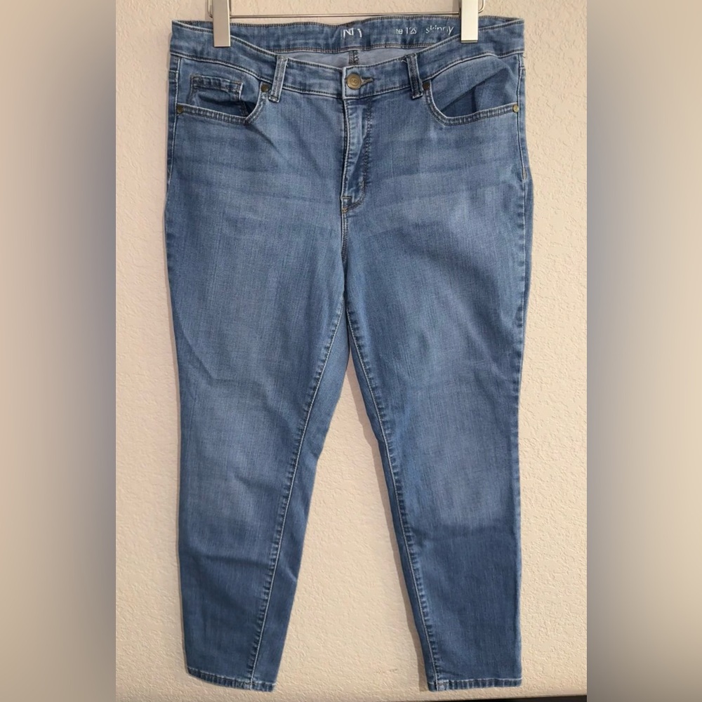 New Directions Women’s Short Light Blue Skinny Jeans
